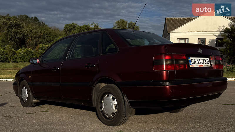 Седан Volkswagen Passat 1996 в Черкасах