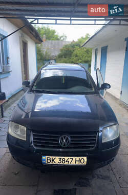Універсал Volkswagen Passat 2004 в Рокитному