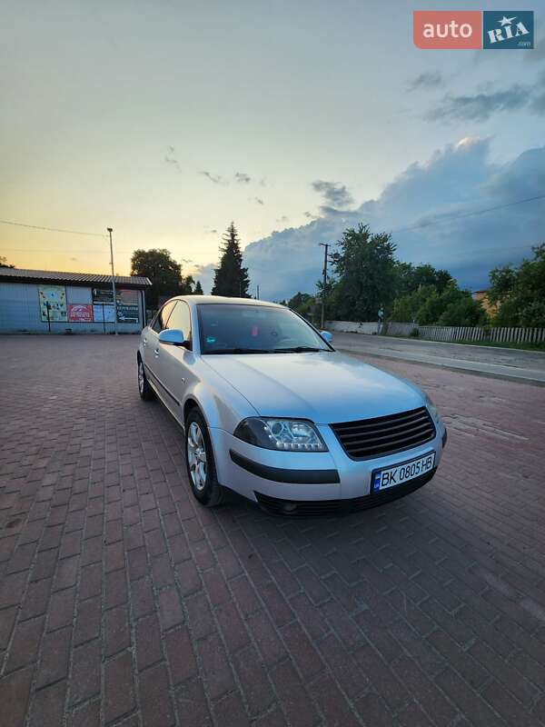 Седан Volkswagen Passat 2001 в Томашгороде