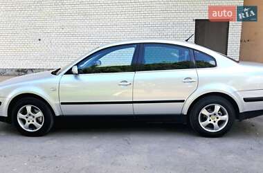 Седан Volkswagen Passat 2002 в Умани