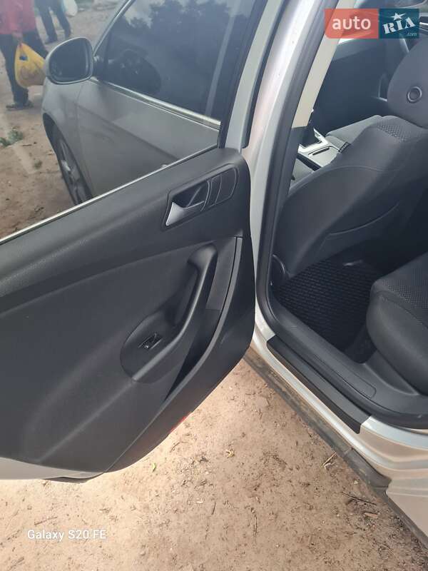 Універсал Volkswagen Passat 2009 в Сумах