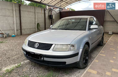 Седан Volkswagen Passat 1999 в Запорожье