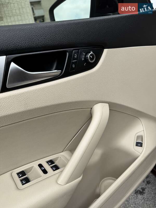 Седан Volkswagen Passat 2012 в Чернігові