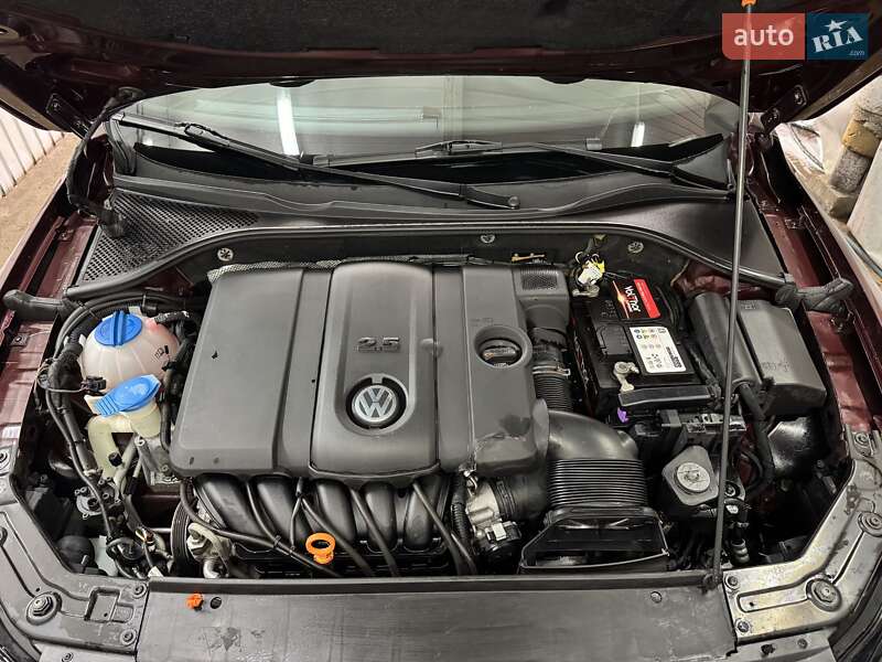 Седан Volkswagen Passat 2012 в Чернігові
