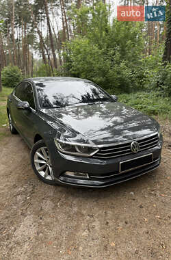 Седан Volkswagen Passat 2017 в Богодухіву