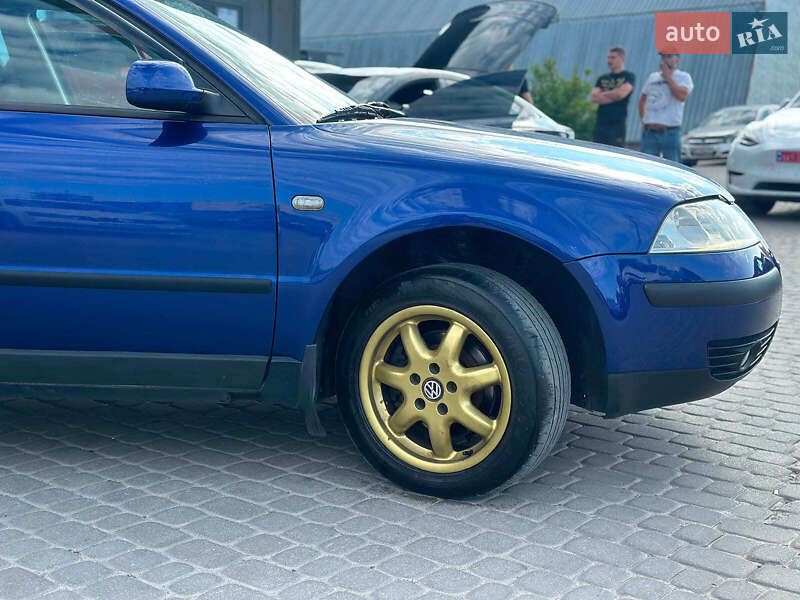Седан Volkswagen Passat 2002 в Львове