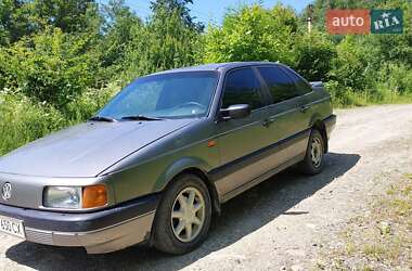 Седан Volkswagen Passat 1992 в 