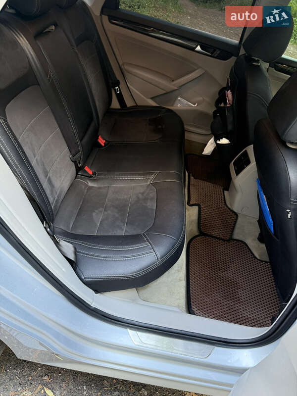 Седан Volkswagen Passat 2014 в Киеве