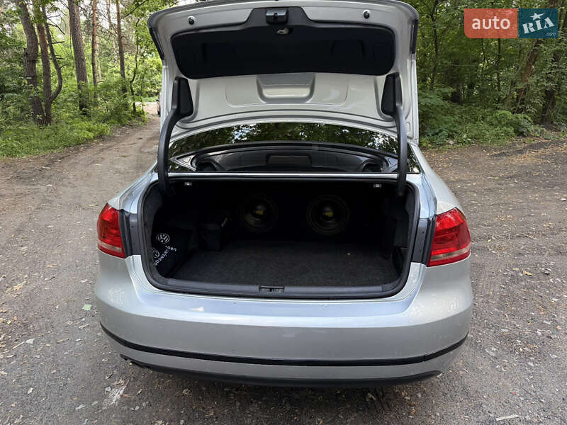 Седан Volkswagen Passat 2014 в Киеве