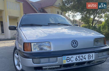 Седан Volkswagen Passat 1991 в Жовкве