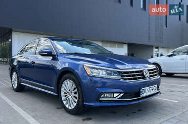 Седан Volkswagen Passat 2016 в Ровно