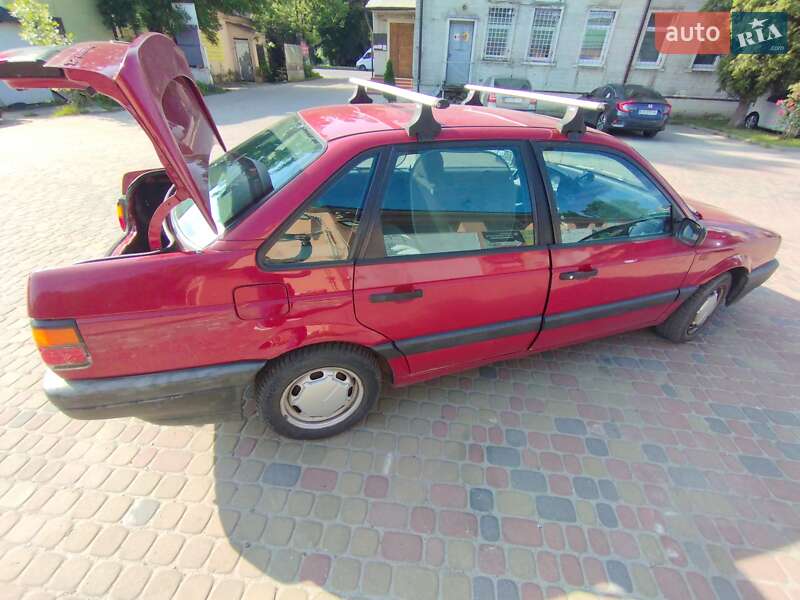 Седан Volkswagen Passat 1991 в Львові