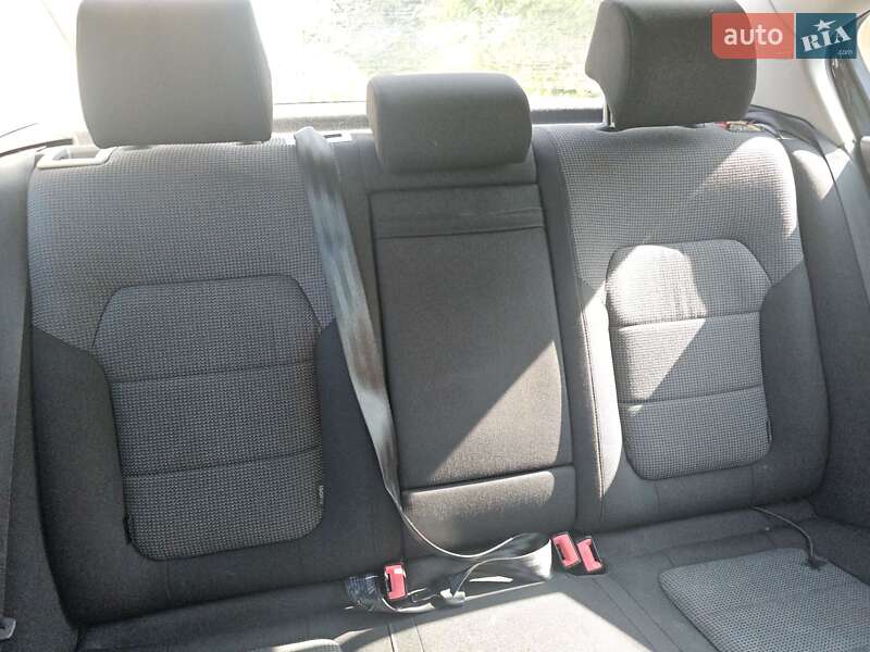 Седан Volkswagen Passat 2012 в Стрию