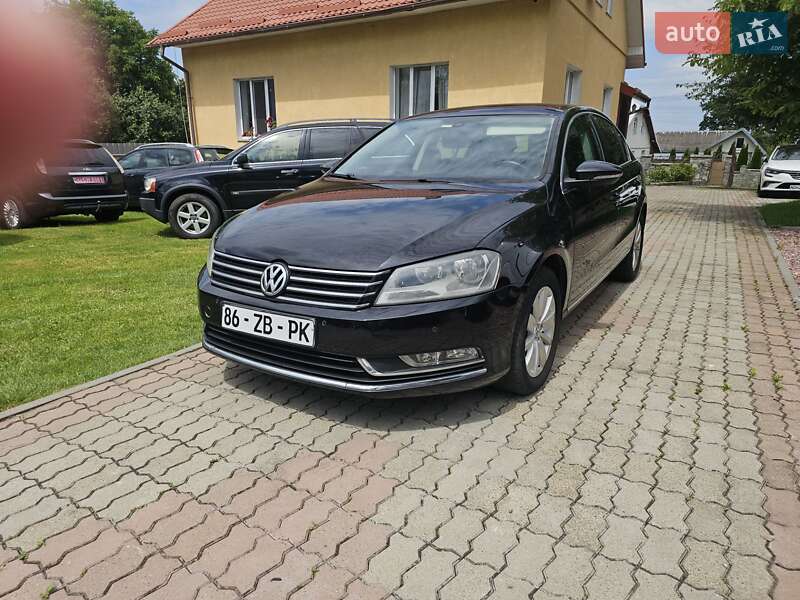 Седан Volkswagen Passat 2012 в Стрию