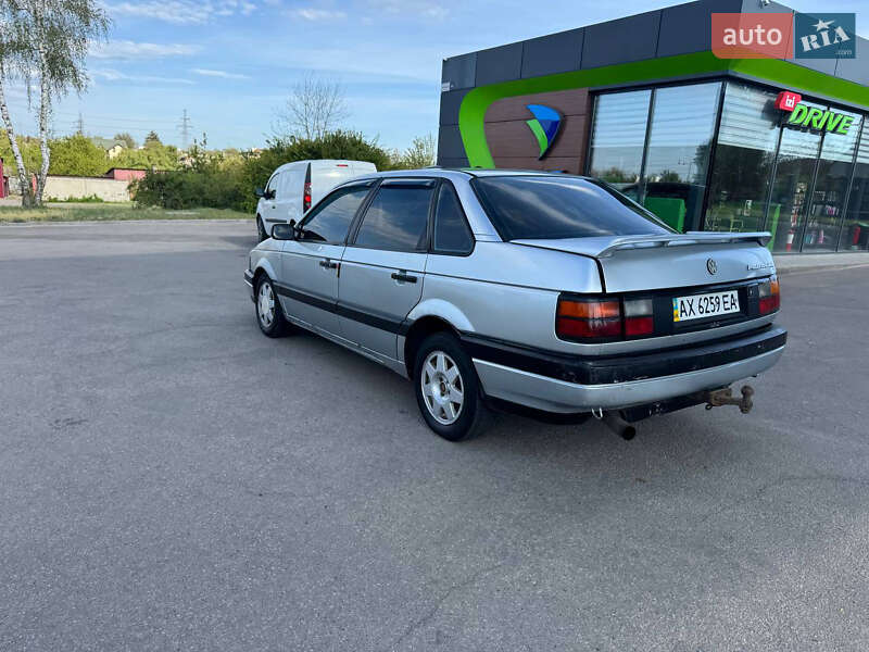 Седан Volkswagen Passat 1989 в Харкові