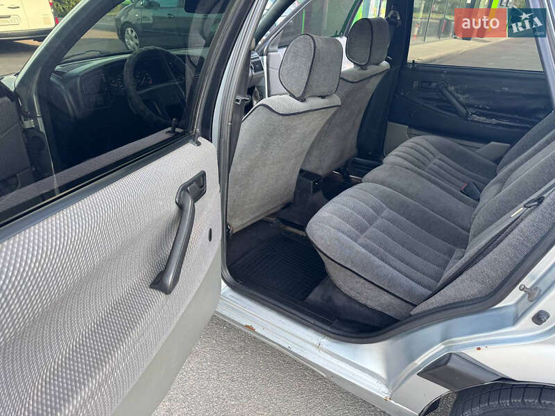 Седан Volkswagen Passat 1989 в Харкові