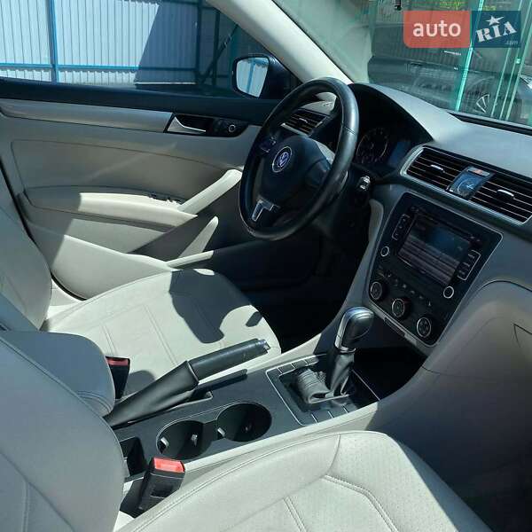 Седан Volkswagen Passat 2015 в Львові