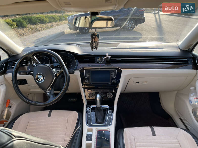 Универсал Volkswagen Passat 2016 в Одессе