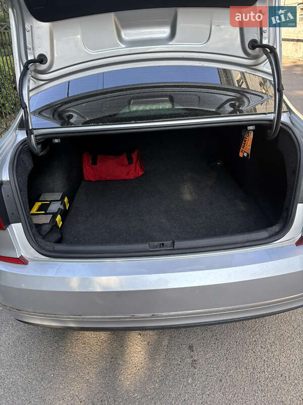 Седан Volkswagen Passat 2015 в Днепре