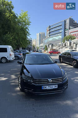 Седан Volkswagen Passat 2016 в Одессе
