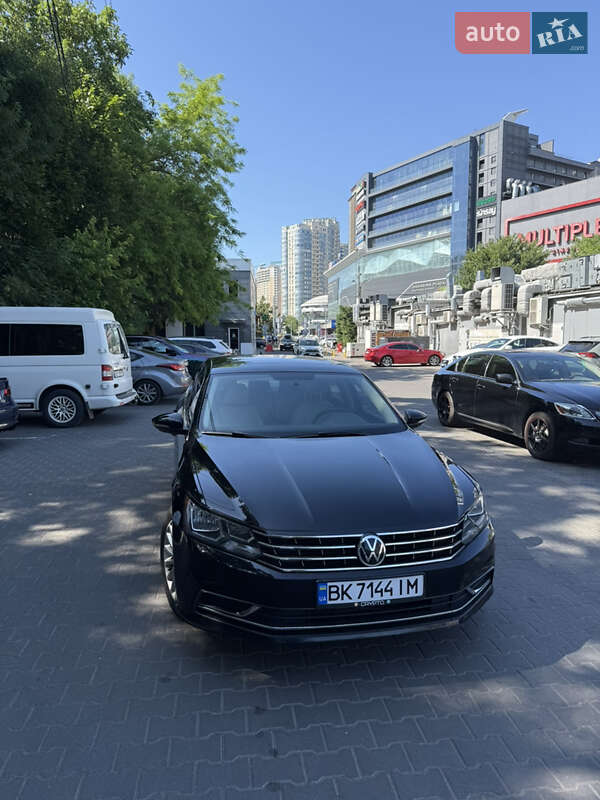Седан Volkswagen Passat 2016 в 