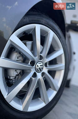Універсал Volkswagen Passat 2012 в 