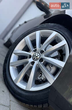Універсал Volkswagen Passat 2012 в 