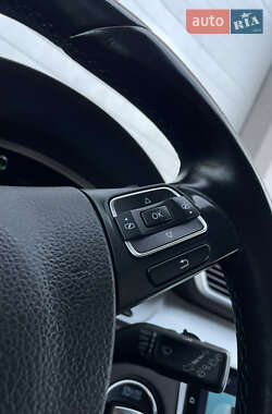 Універсал Volkswagen Passat 2012 в 