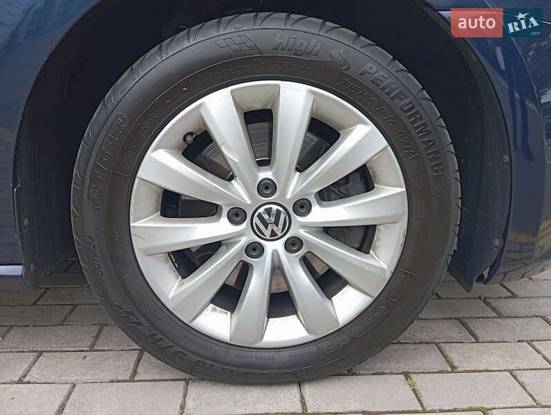 Седан Volkswagen Passat 2014 в Києві