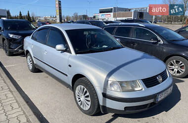 Седан Volkswagen Passat 2000 в 