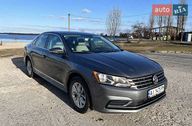 Седан Volkswagen Passat 2016 в Львове