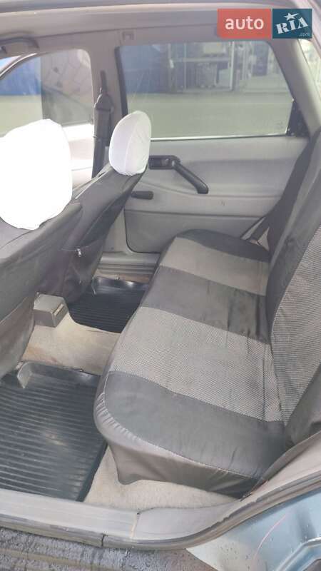 Седан Volkswagen Passat 1990 в Дубно