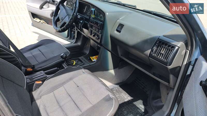 Седан Volkswagen Passat 1990 в Дубно