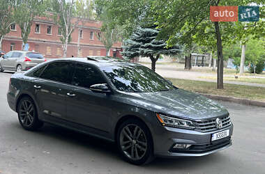Седан Volkswagen Passat 2017 в Николаеве