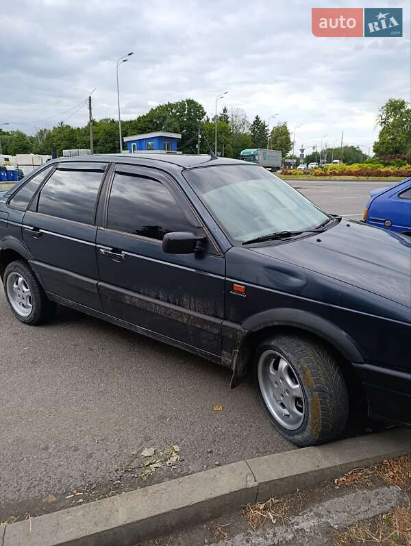 Седан Volkswagen Passat 1993 в Немирове
