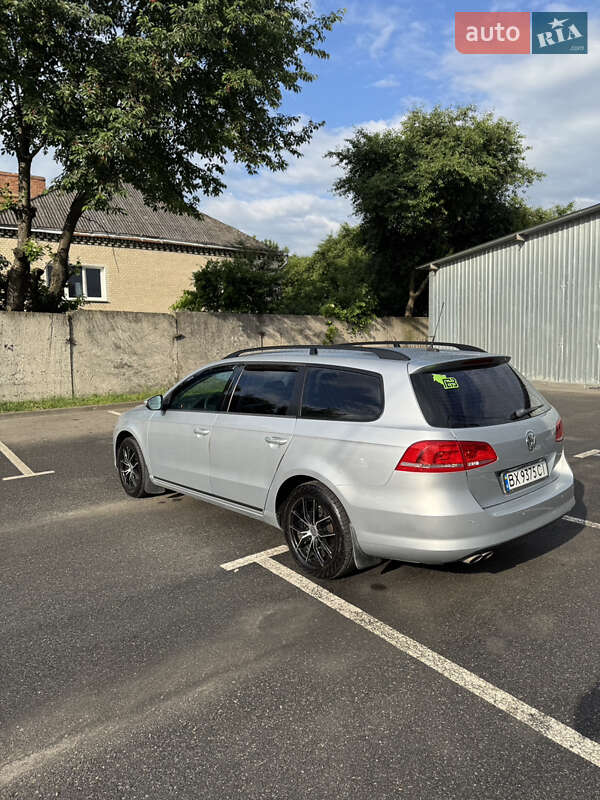 Универсал Volkswagen Passat 2013 в Хмельницком