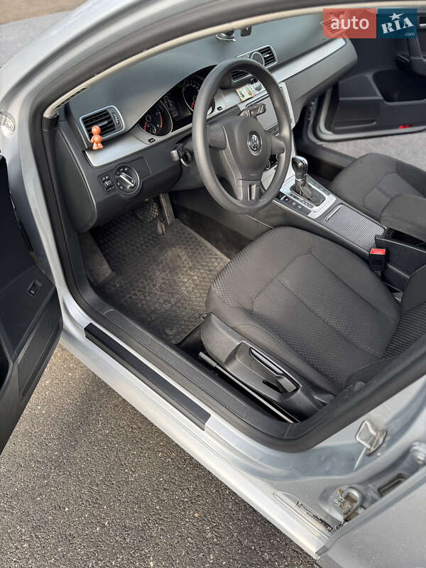 Универсал Volkswagen Passat 2013 в Хмельницком