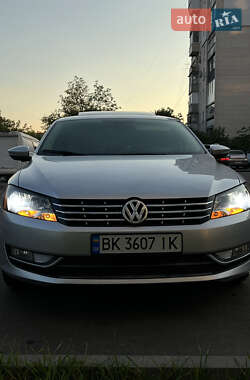 Седан Volkswagen Passat 2014 в Ровно