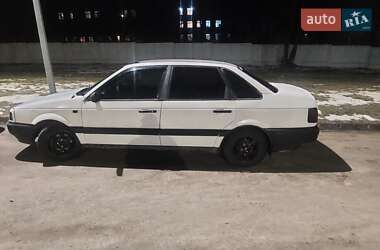 Седан Volkswagen Passat 1988 в Бобрке