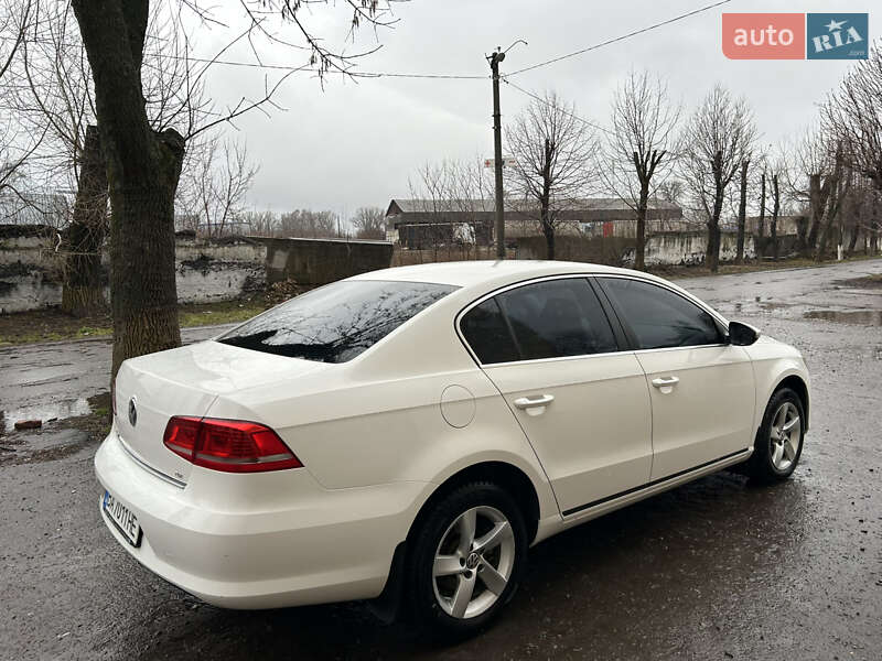 Седан Volkswagen Passat 2012 в Семеновке