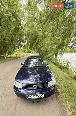 Седан Volkswagen Passat 2000 в Рівному