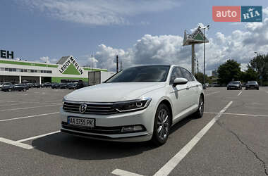 Седан Volkswagen Passat 2017 в Киеве