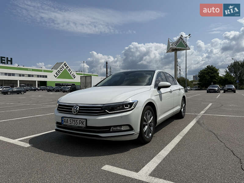 Седан Volkswagen Passat 2017 в Киеве