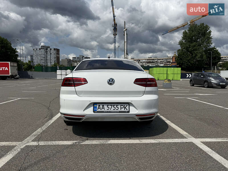 Седан Volkswagen Passat 2017 в Киеве