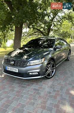 Седан Volkswagen Passat 2016 в Кропивницком