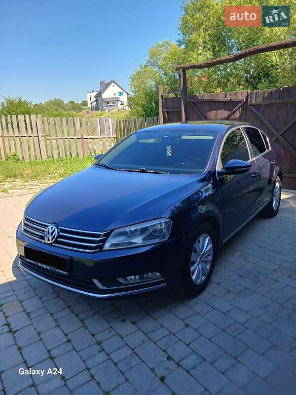 Седан Volkswagen Passat 2012 в Львове