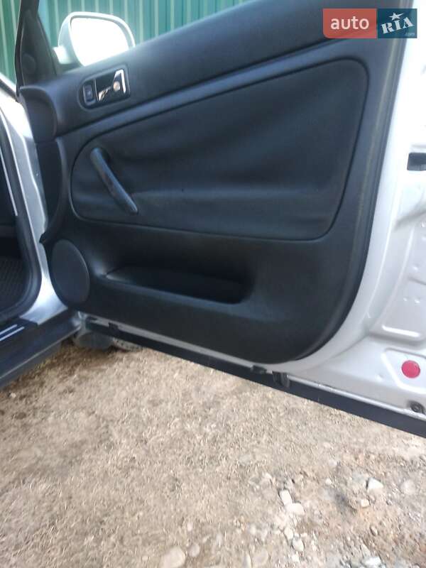 Универсал Volkswagen Passat 2001 в Бориславе