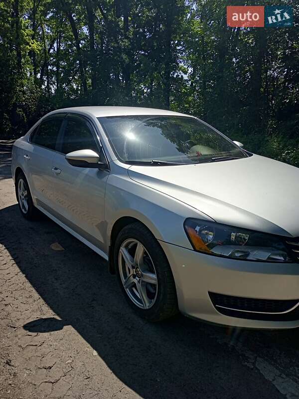 Седан Volkswagen Passat 2011 в Сумах