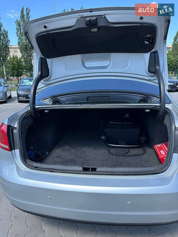 Седан Volkswagen Passat 2014 в Павлограде