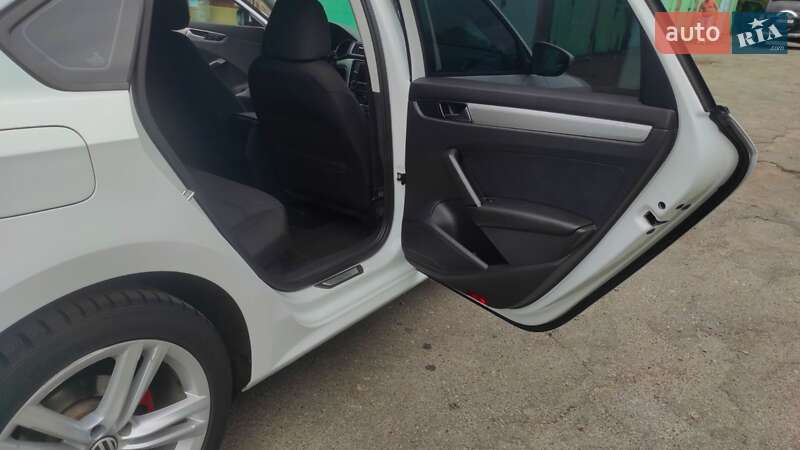 Седан Volkswagen Passat 2018 в Киеве